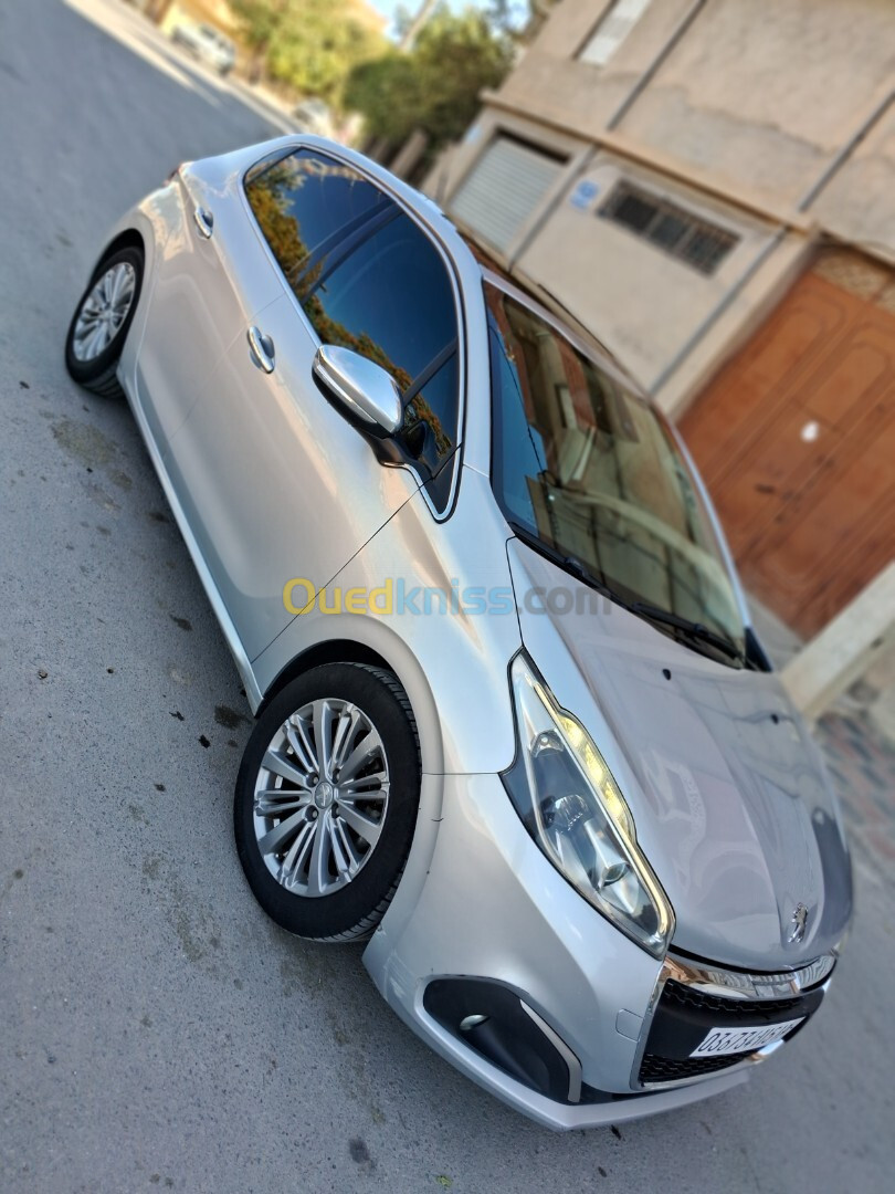 Peugeot 208 2015 Allure