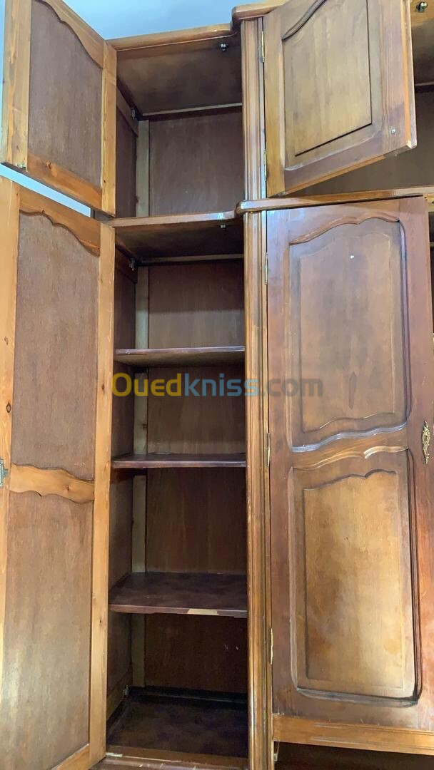 Armoire en bois être 