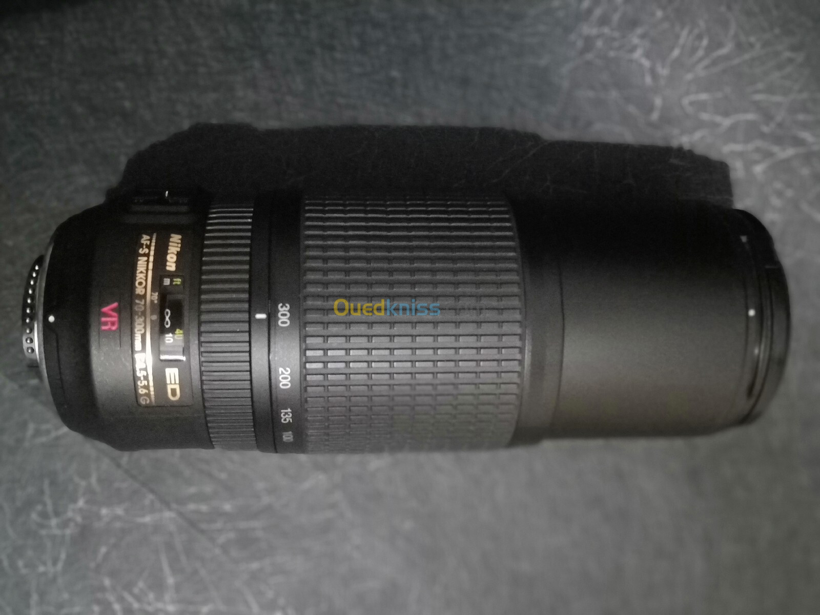 Objectif nikon 70-300mm VR rouge