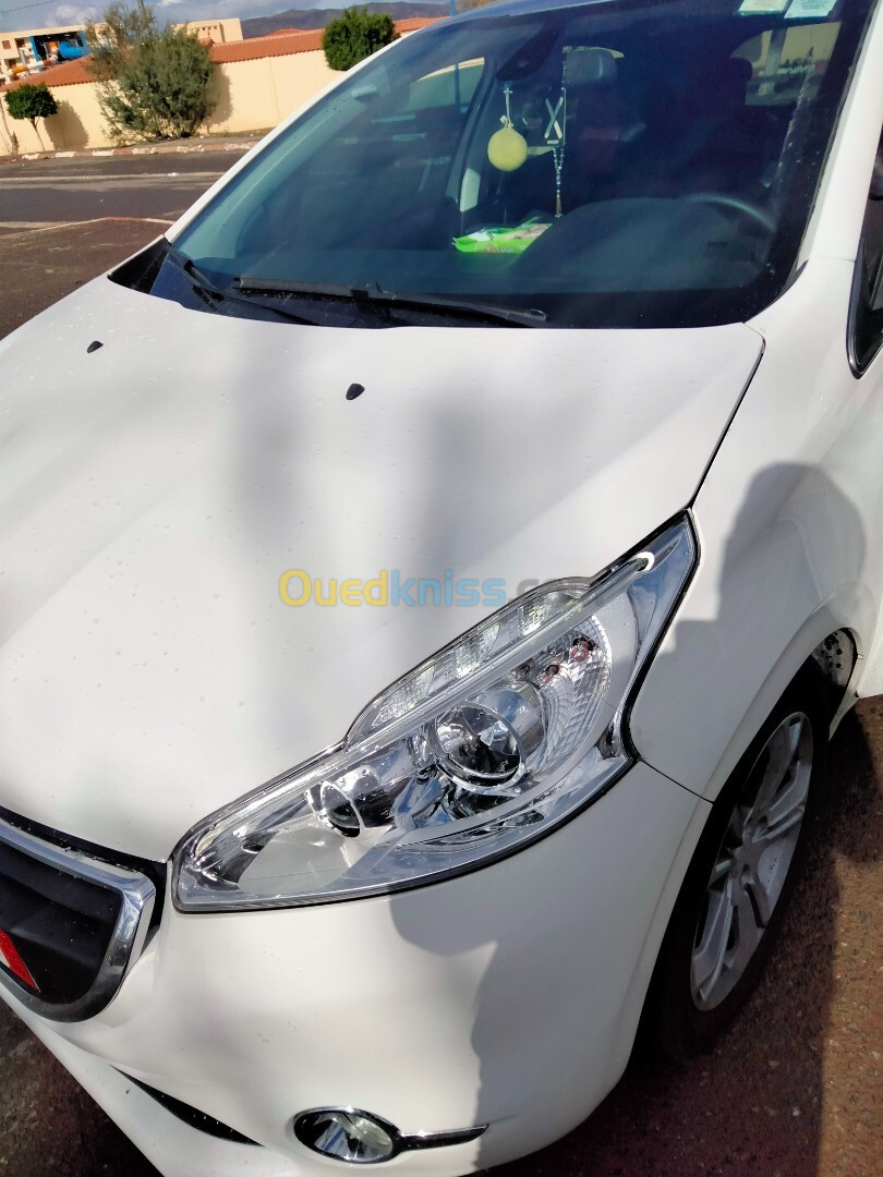 Peugeot 208 2014 Allure