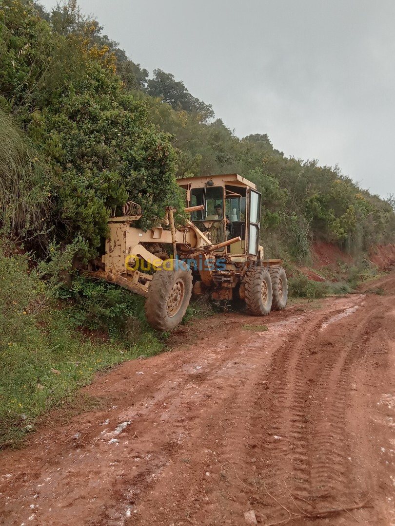 Location de engin travaux publics Nivleuse komatsu location 1987