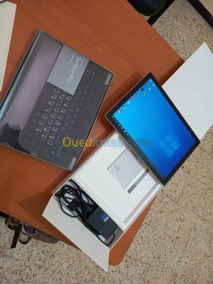 Surface pro 4 i7 6em génération ecran ractile 8gb RAM 256gb SSD + stylo + clavier