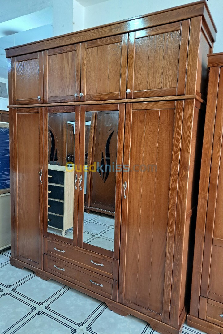 Armoire  4 + 4 en bois rouge 