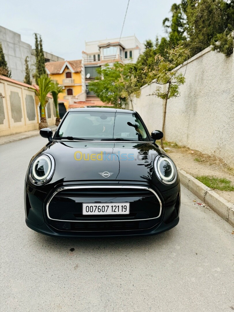 Mini MINI F55 LCI II 2021 HATCH 5 PORTES COOPER 136 CH EDITION CAMDEN