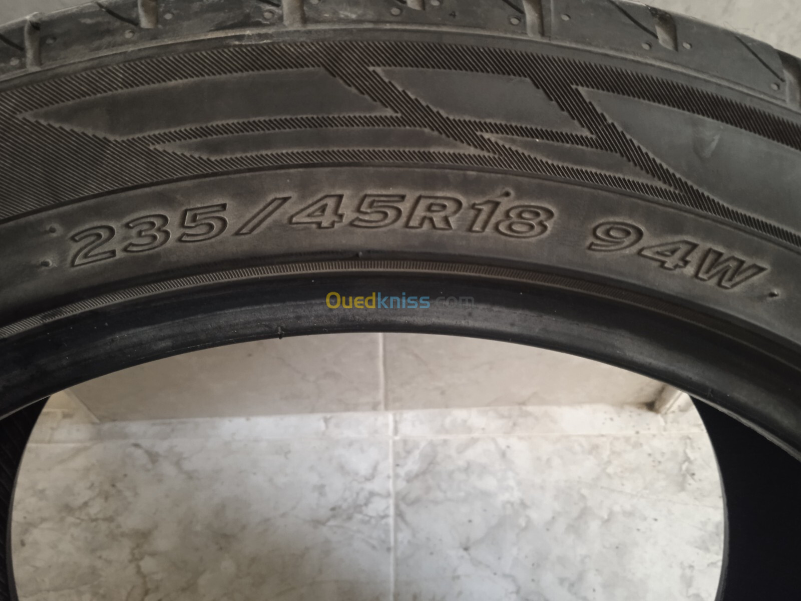 2 pneus Hankook 235/45R18 94W