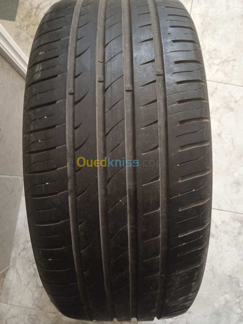 2 pneus Hankook 235/45R18 94W