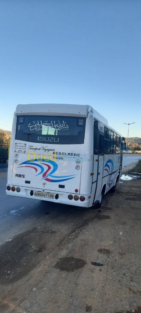 Isuzu classique Isuzu bus 2011