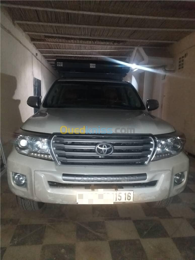 Toyota Land cruiser SW 2015 4X4  V8 5.7 L