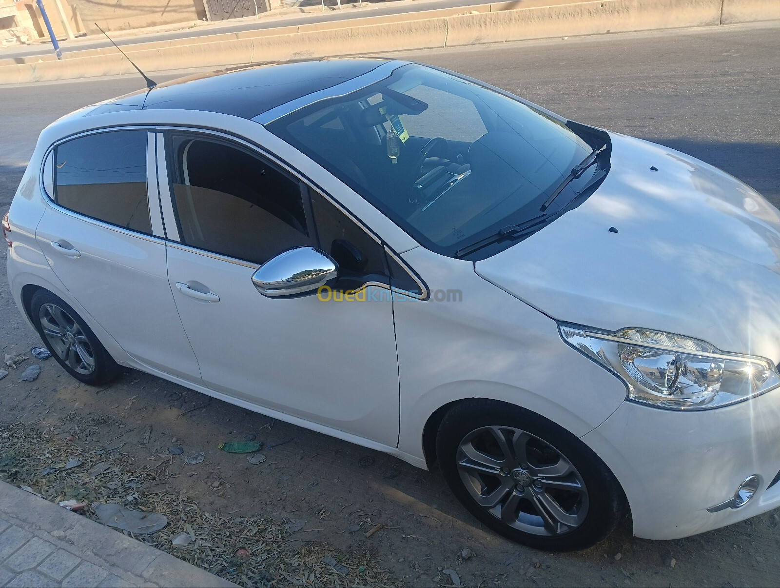 Peugeot 208 2015 