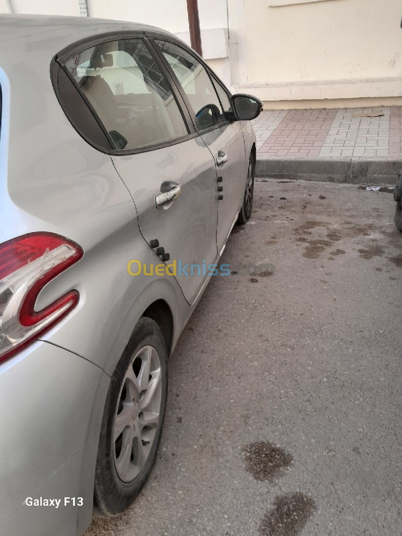 Peugeot 208 2015 Access