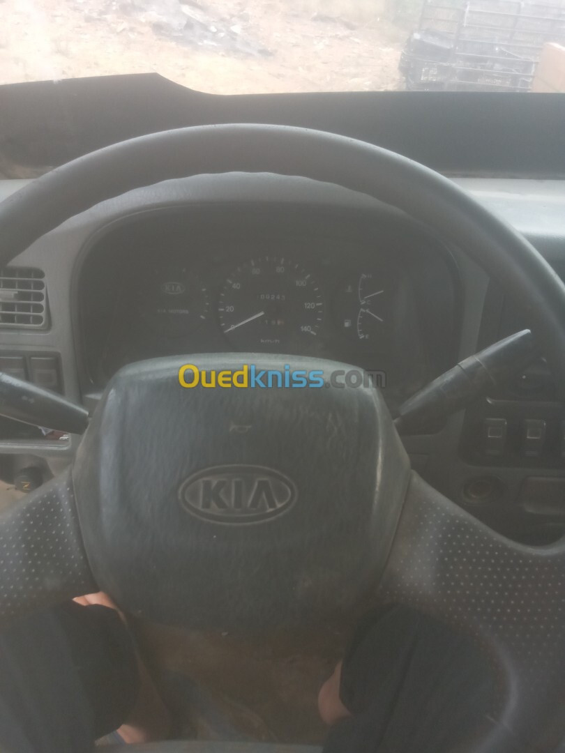 Kia 3600 Kia 2001