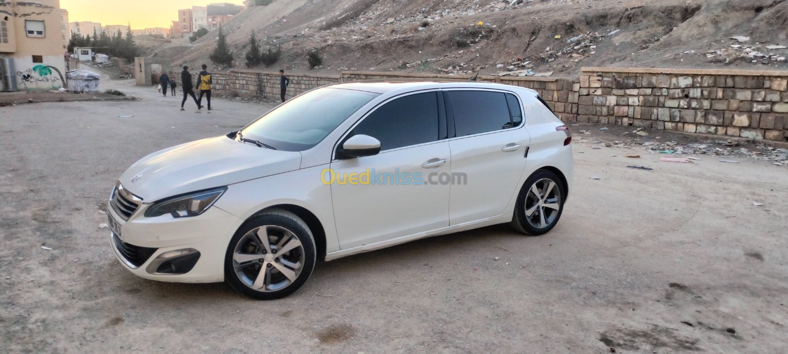 Peugeot 308 2015 La tout