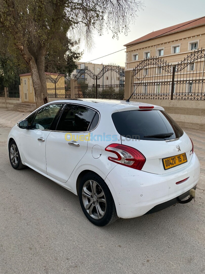 Peugeot 208 2015 Allure