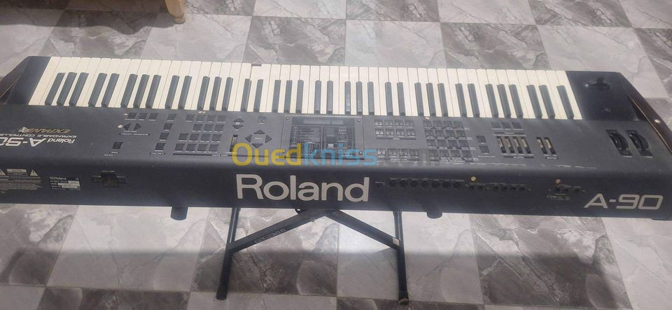 PIANO ROLAND A90