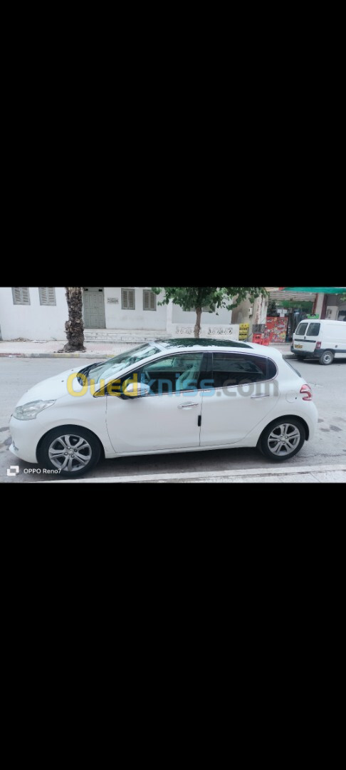 Peugeot 208 2015 Allure