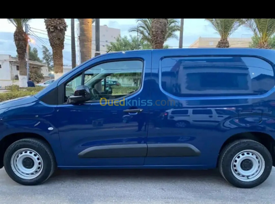 Fiat Doblo 2024 italien 3 places