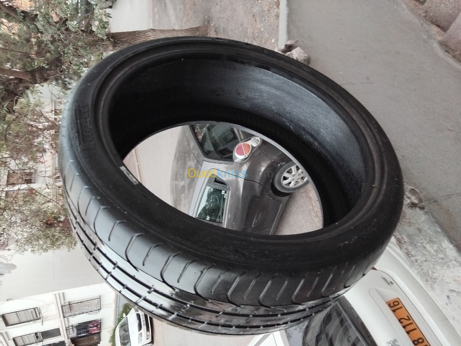 Pirelli 255/35/20.