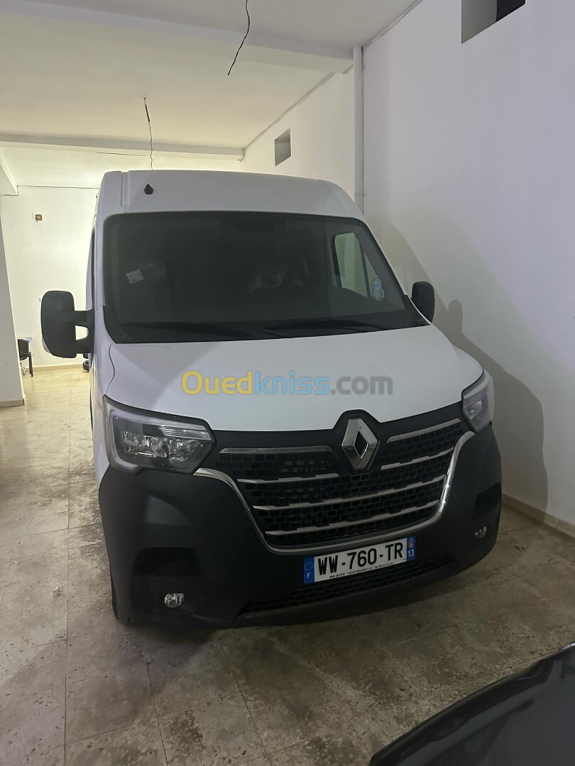 Renault Master 2024 2 paneux