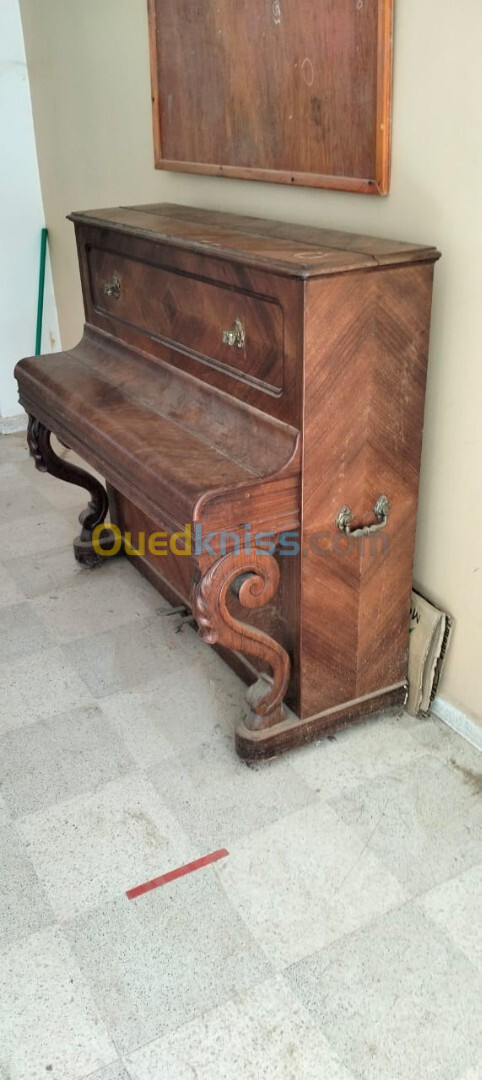 TRES BEAU PIANO DROIT ANCIEN