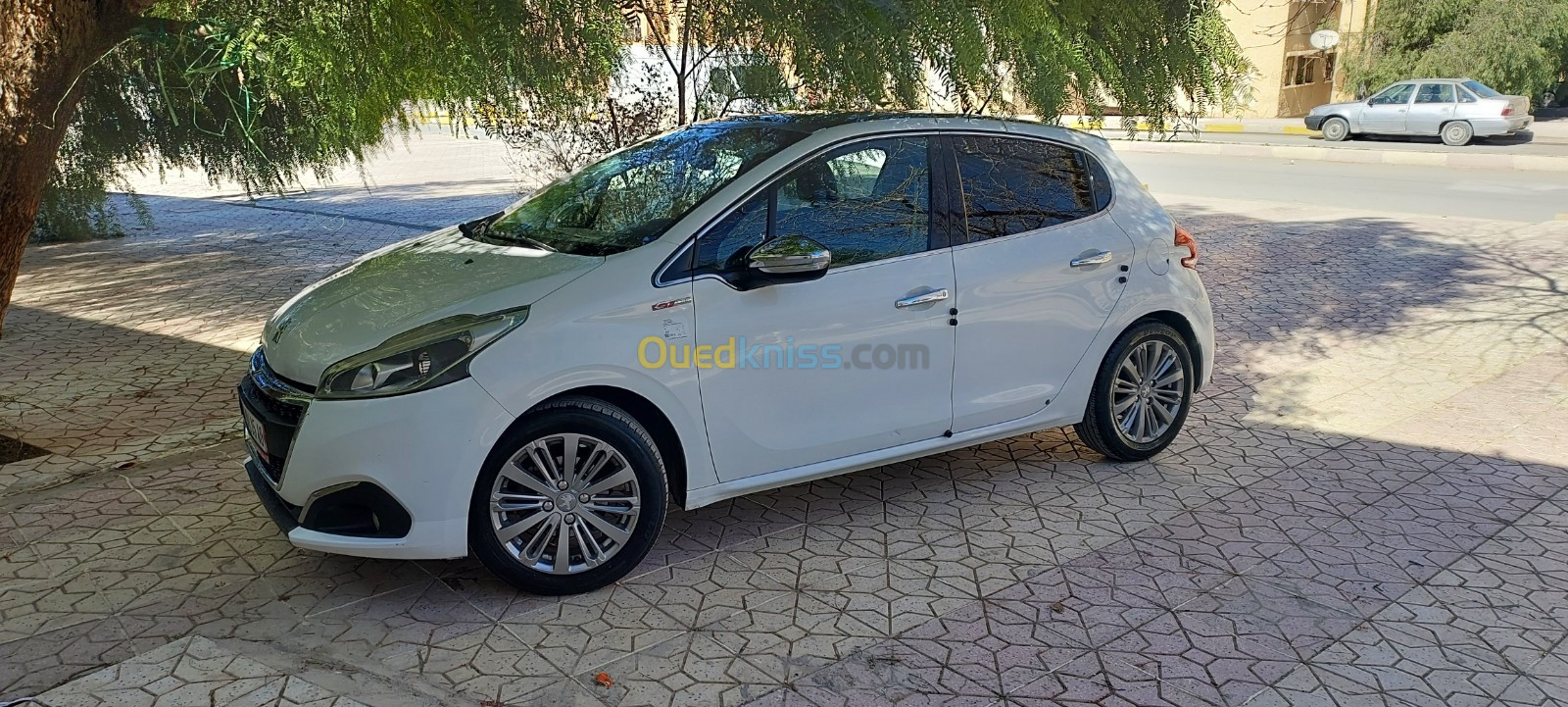 Peugeot 208 2015 Allure Facelift