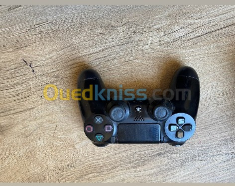  PS4 Pro 1TB en excellent état + 2 jeux ! 