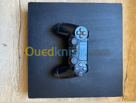  PS4 Pro 1TB en excellent état + 2 jeux ! 