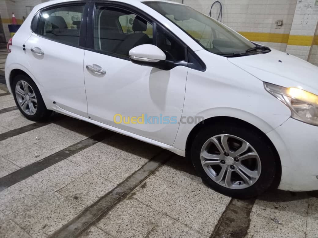 Peugeot 208 2014 Allure