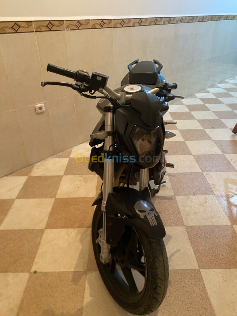 Benelli tnt 150 2021