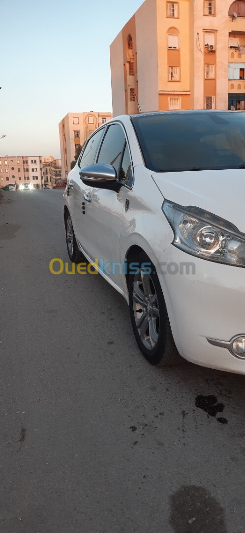 Peugeot 208 2015 Allure