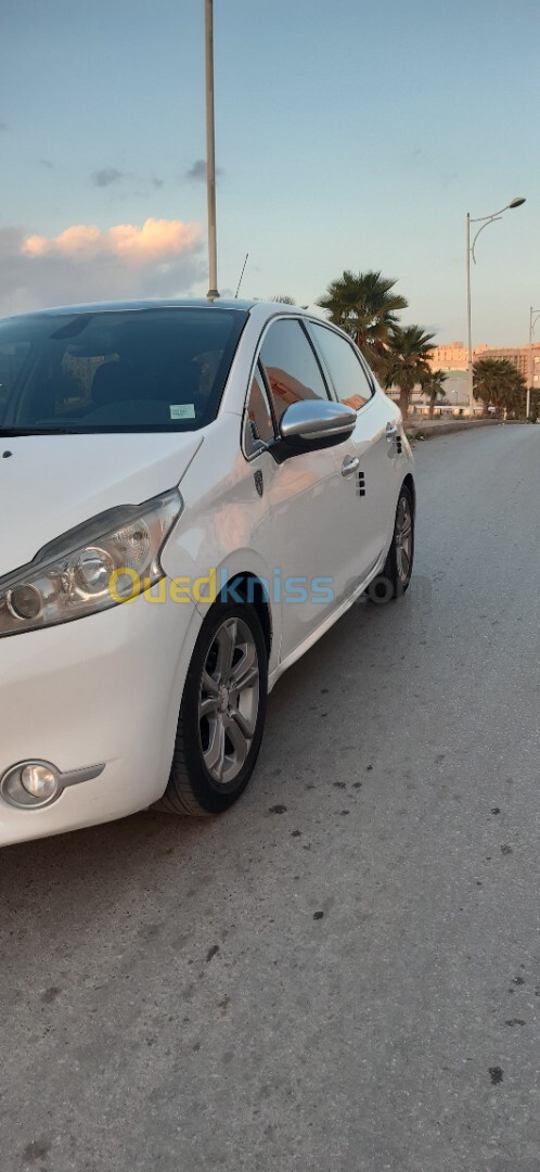 Peugeot 208 2015 Allure