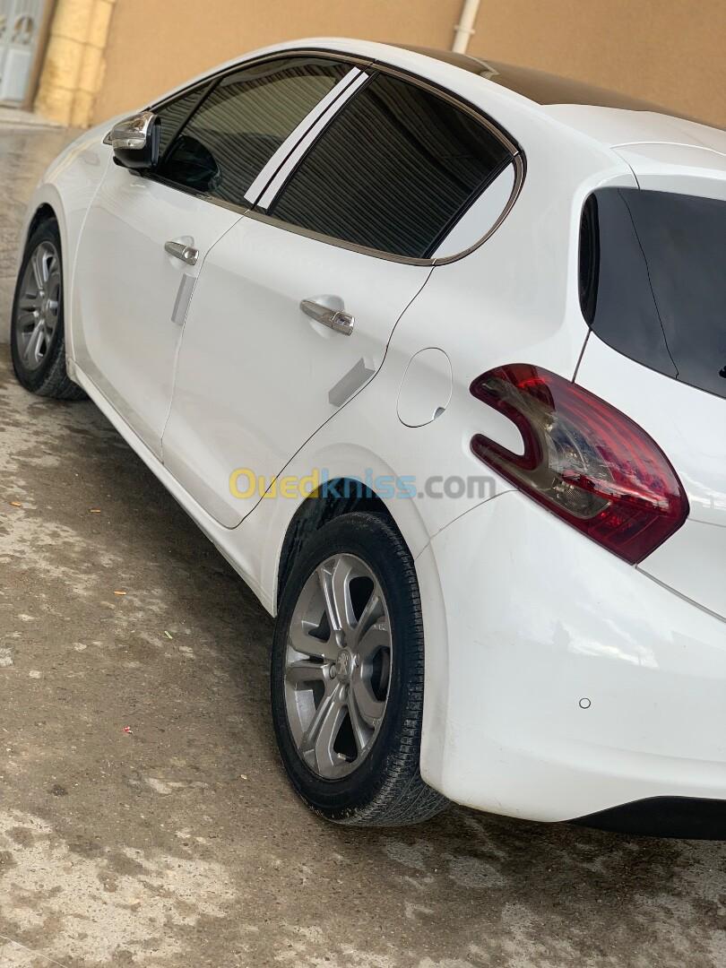 Peugeot 208 2015 Allure