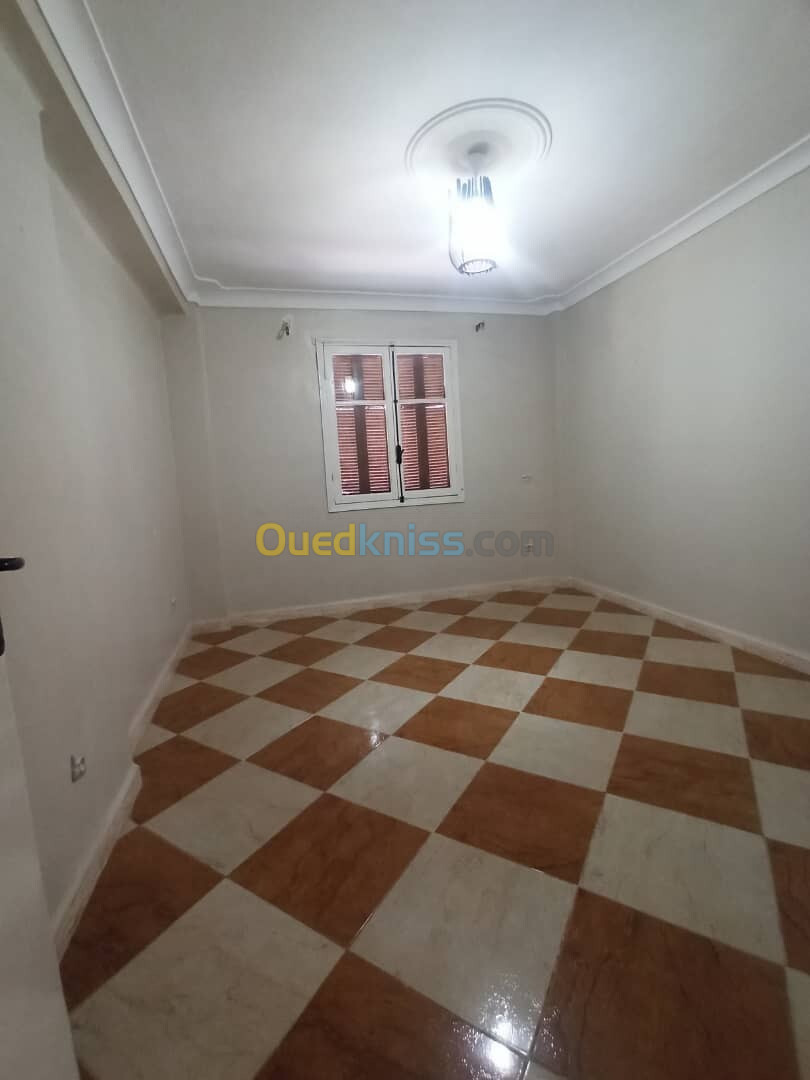 Location Appartement F03 Boumerdès Corso