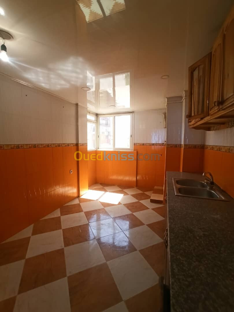 Location Appartement F03 Boumerdès Corso