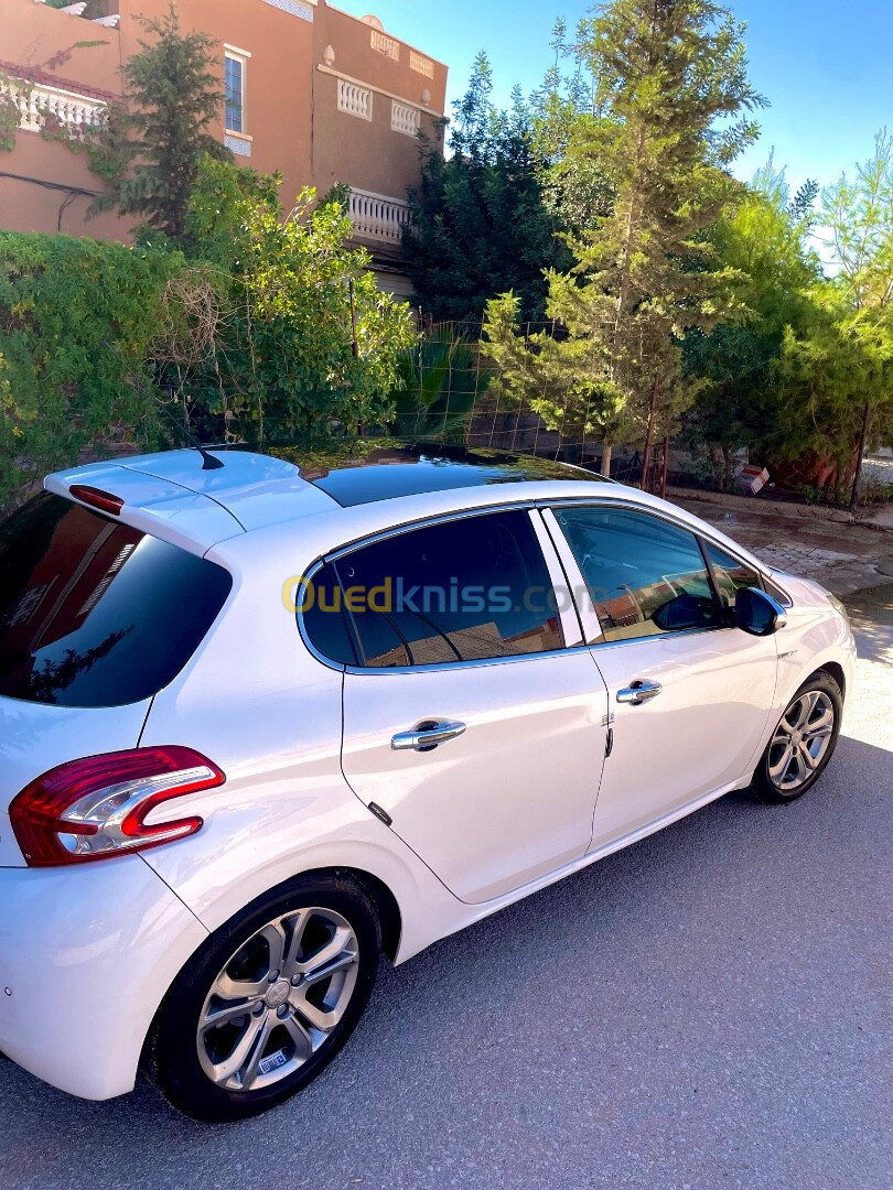 Peugeot 208 2015 Allure