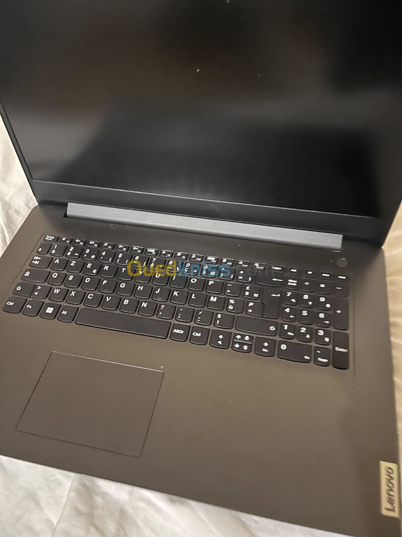 Lenovo V17 G4 IRU i7 13th 24gb ram 1000gb ssd 17 pouce