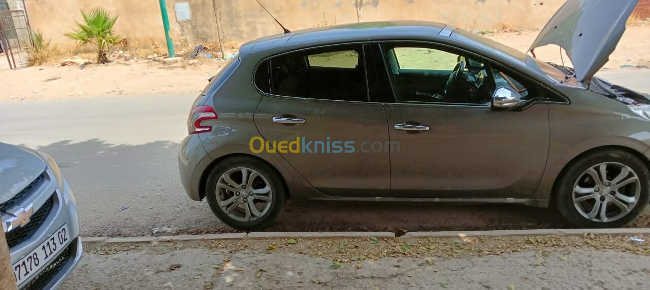 Peugeot 208 2015 Allure