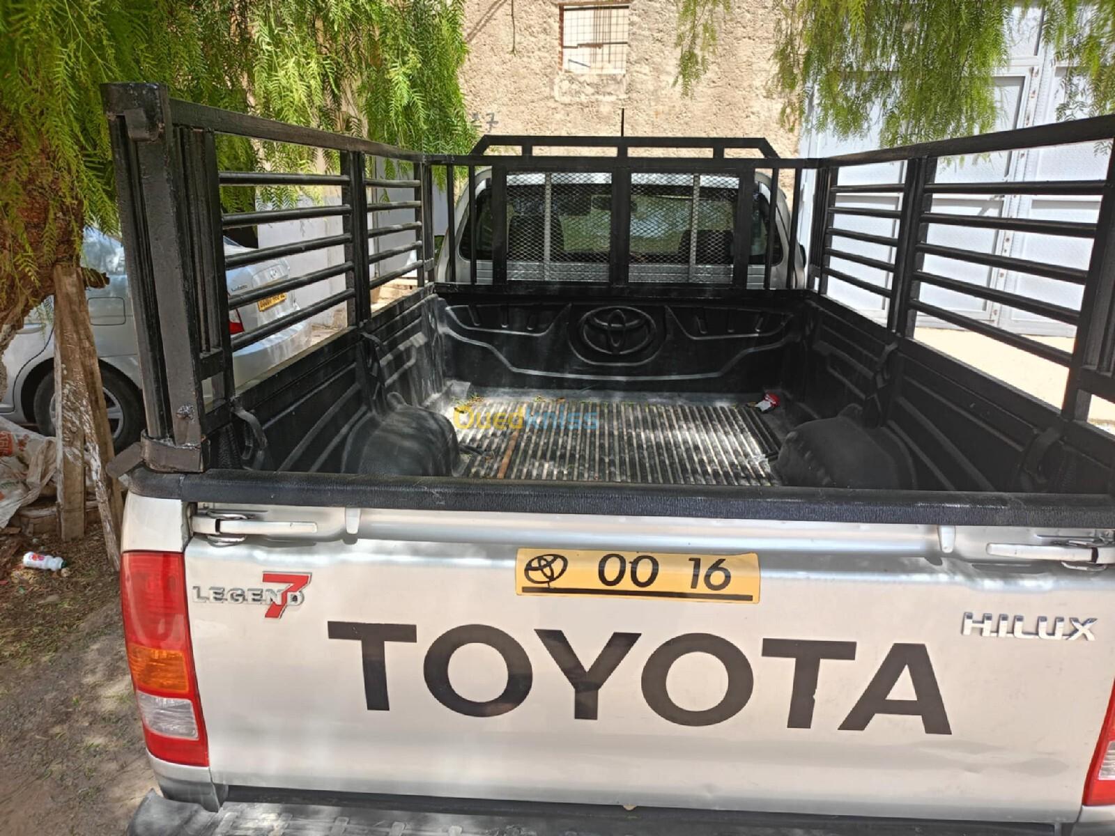 Toyota hilux بسينة 2011 