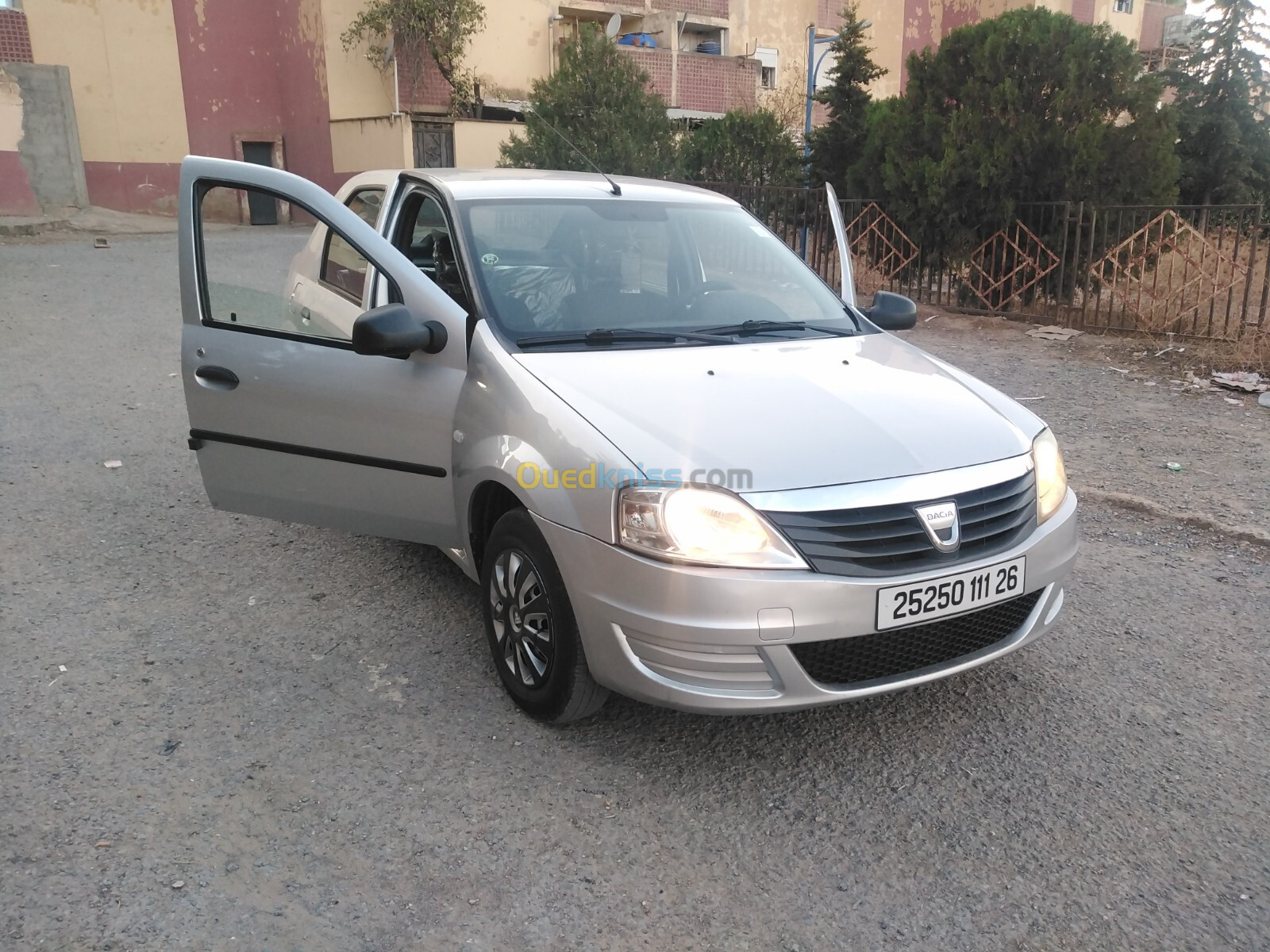 Dacia Logan 2011 لوقان