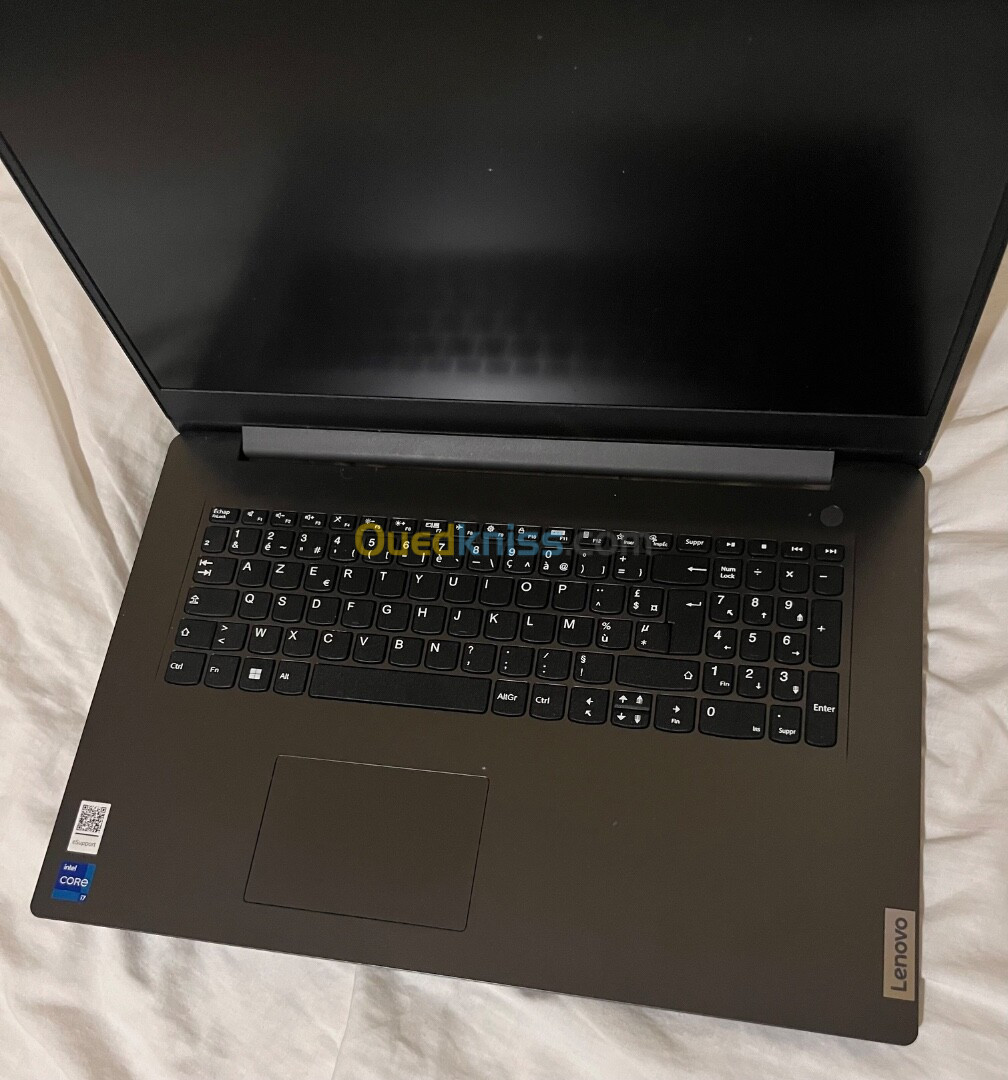 Lenovo V17 G4 IRU i7 13th 24gb ram 1000gb ssd 17 pouce