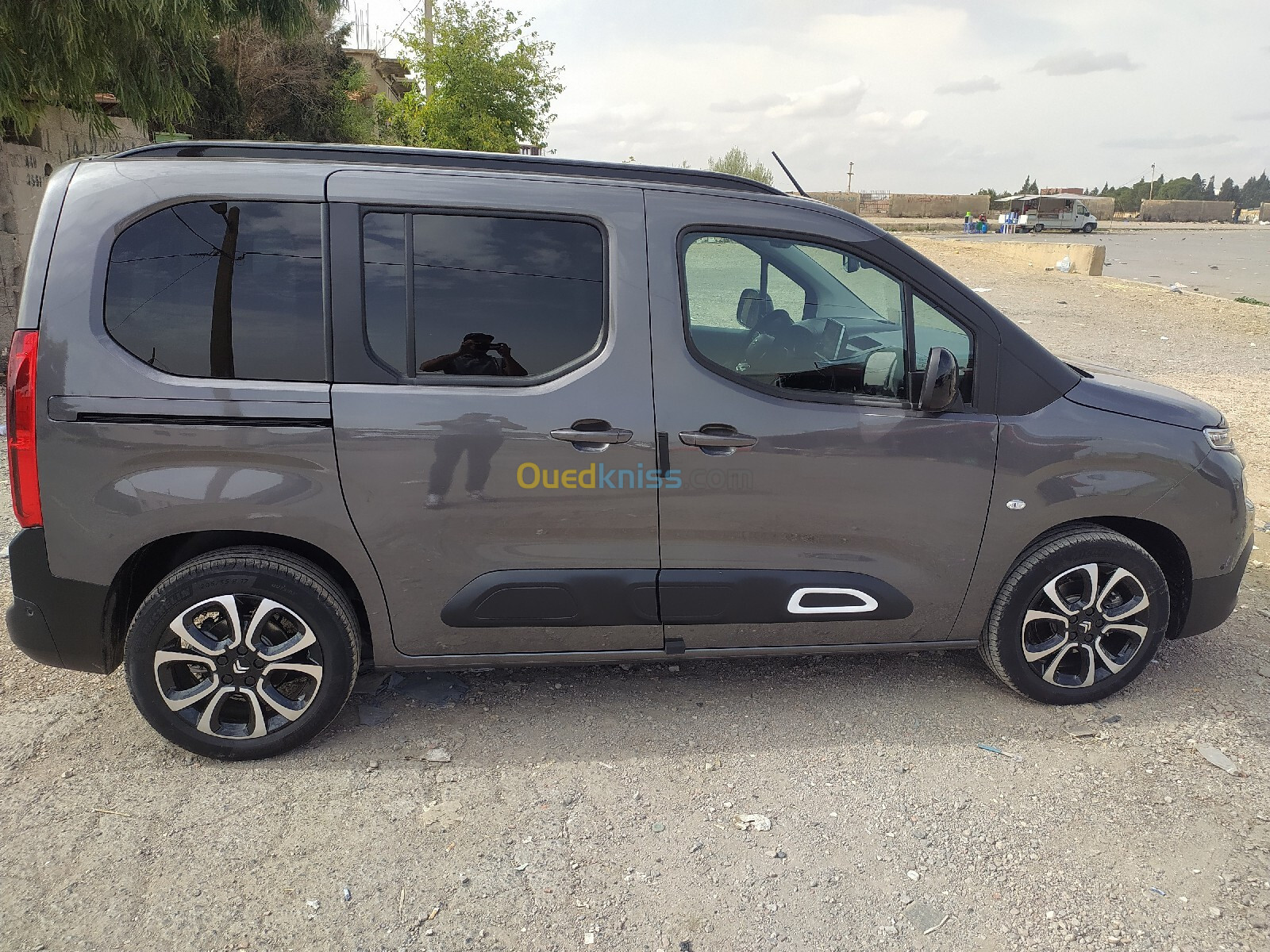 Citroen Berlingo 2024 Alur