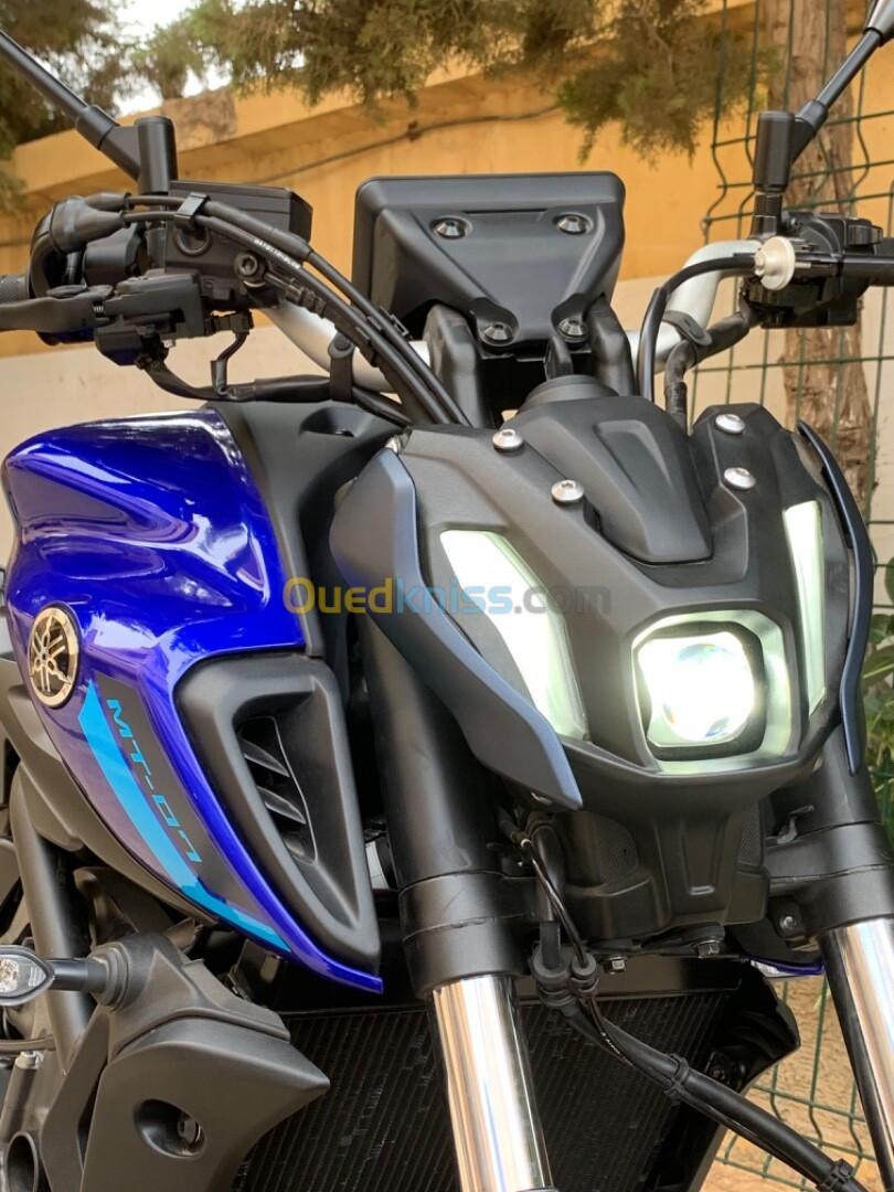 YAMAHA MT 07 2023