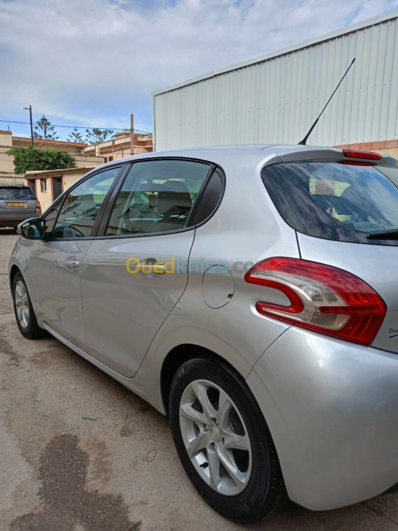 Peugeot 208 2015 Allure