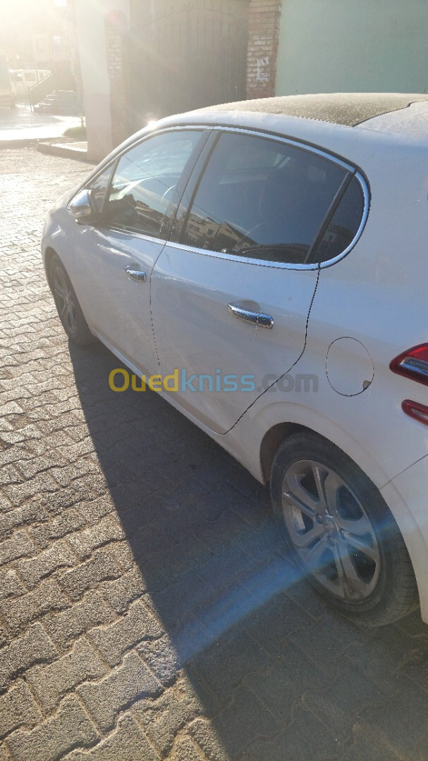 Peugeot 208 2015 Allure