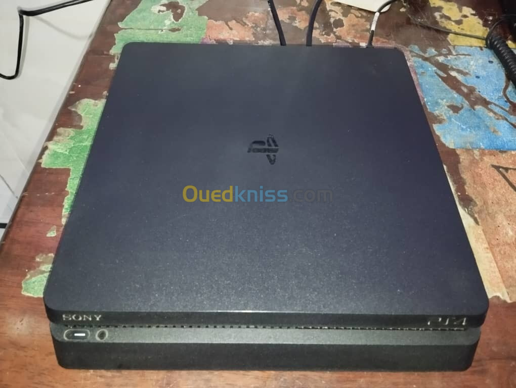 PS4 slim 