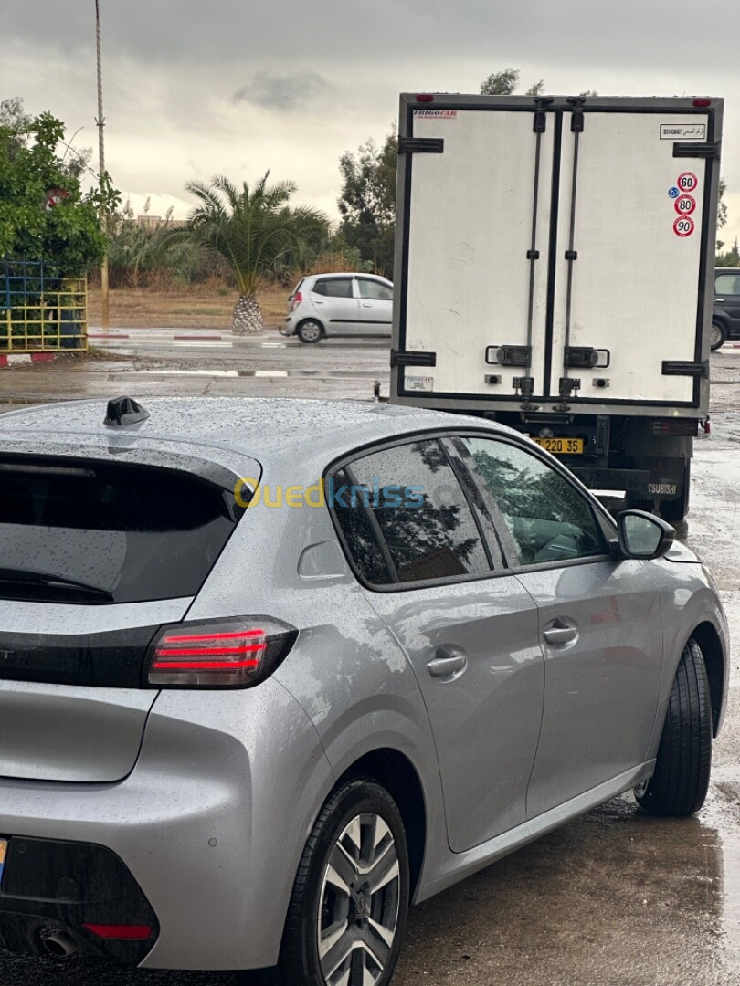 Peugeot 208 facelift 2024 Allure