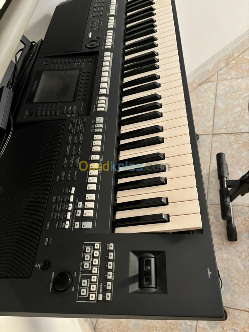 yamaha A2000 & yamaha A300. & spider & tabouret 