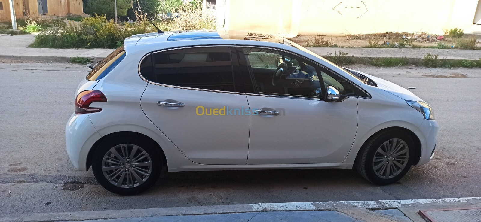 Peugeot 208 2015 Allure Facelift