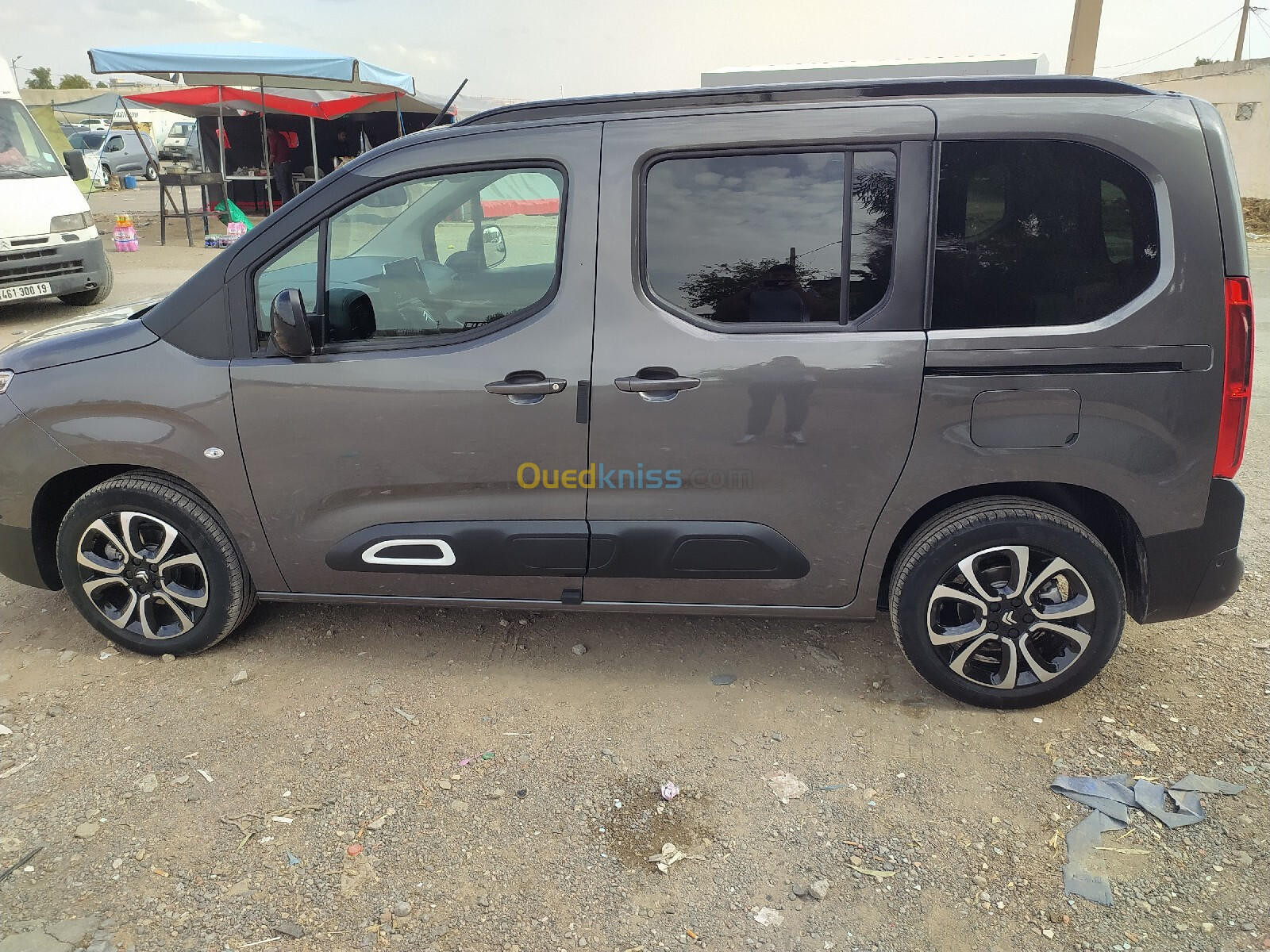 Citroen Berlingo 2024 Alur