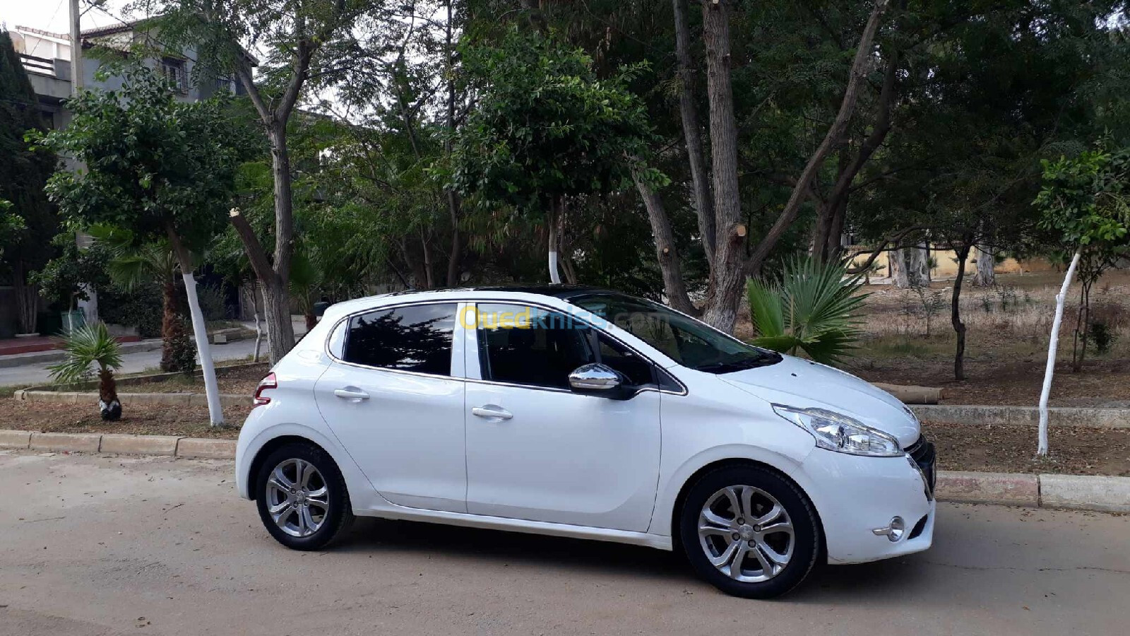 Peugeot 208 2015 Allure