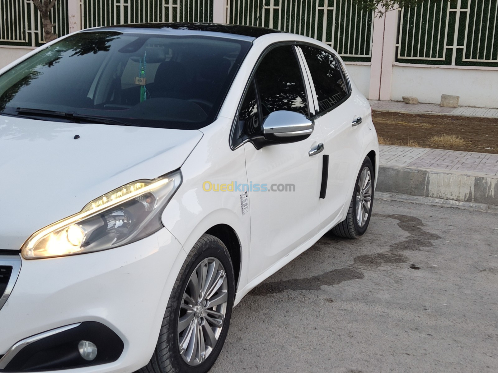 Peugeot 208 2016 ALLURE